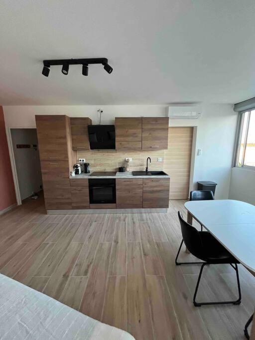 Joli Appart/Vue Etang/Clim /Wifi Balaruc-les-Bains Exterior foto