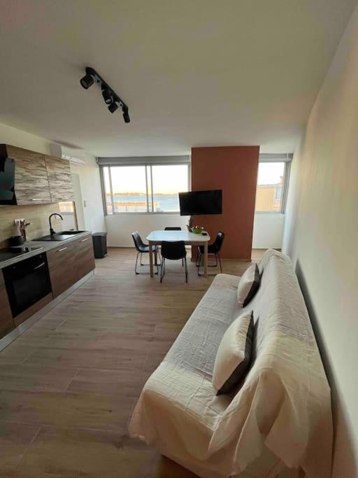 Joli Appart/Vue Etang/Clim /Wifi Balaruc-les-Bains Exterior foto